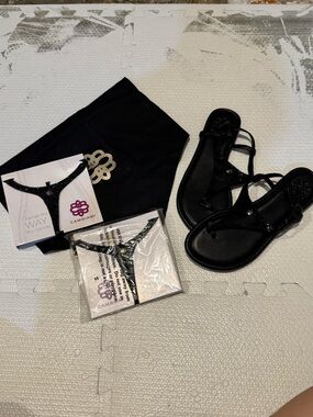Women's 3 in 1 Interchangeable Black T-Strap Sandals. Size 8.